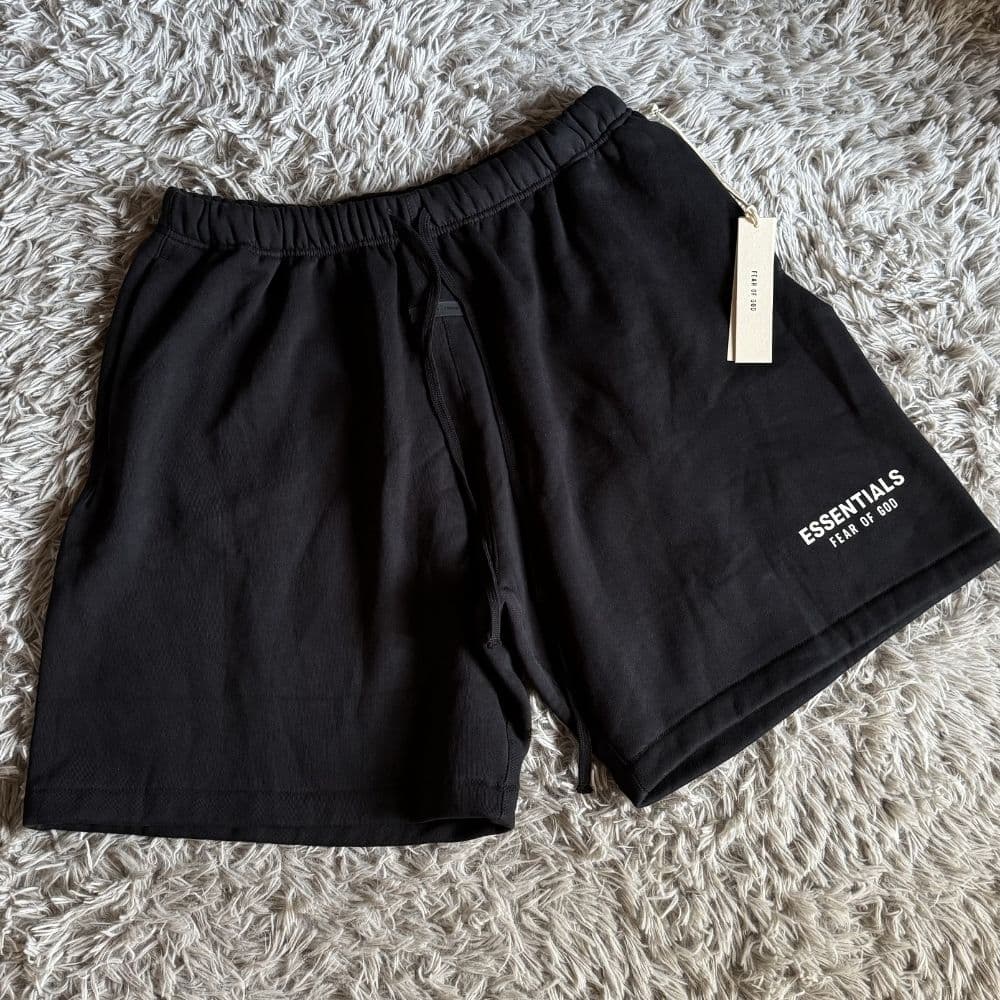 Essentials short black fw24