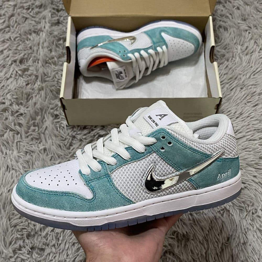 Nike dunk SB April